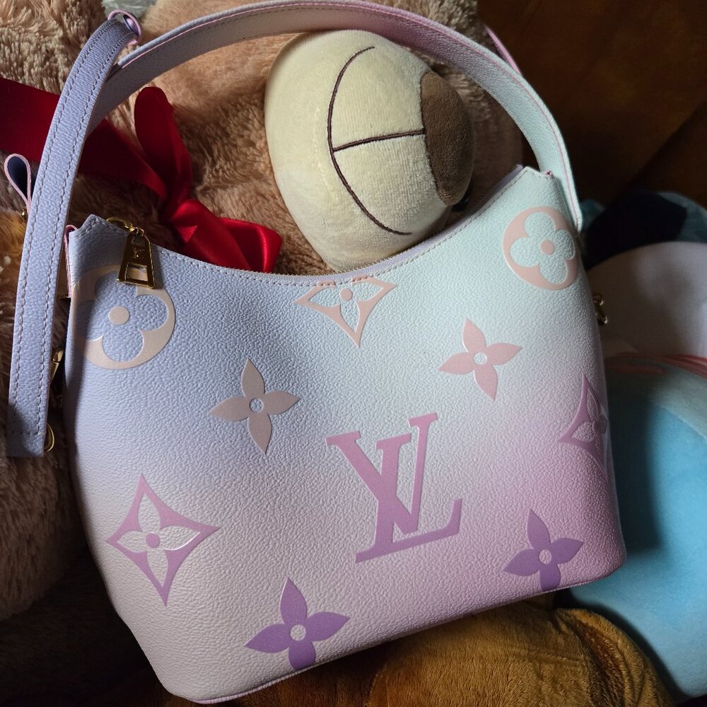 Pristine Louis Vuitton marshmallow sunrise in the city